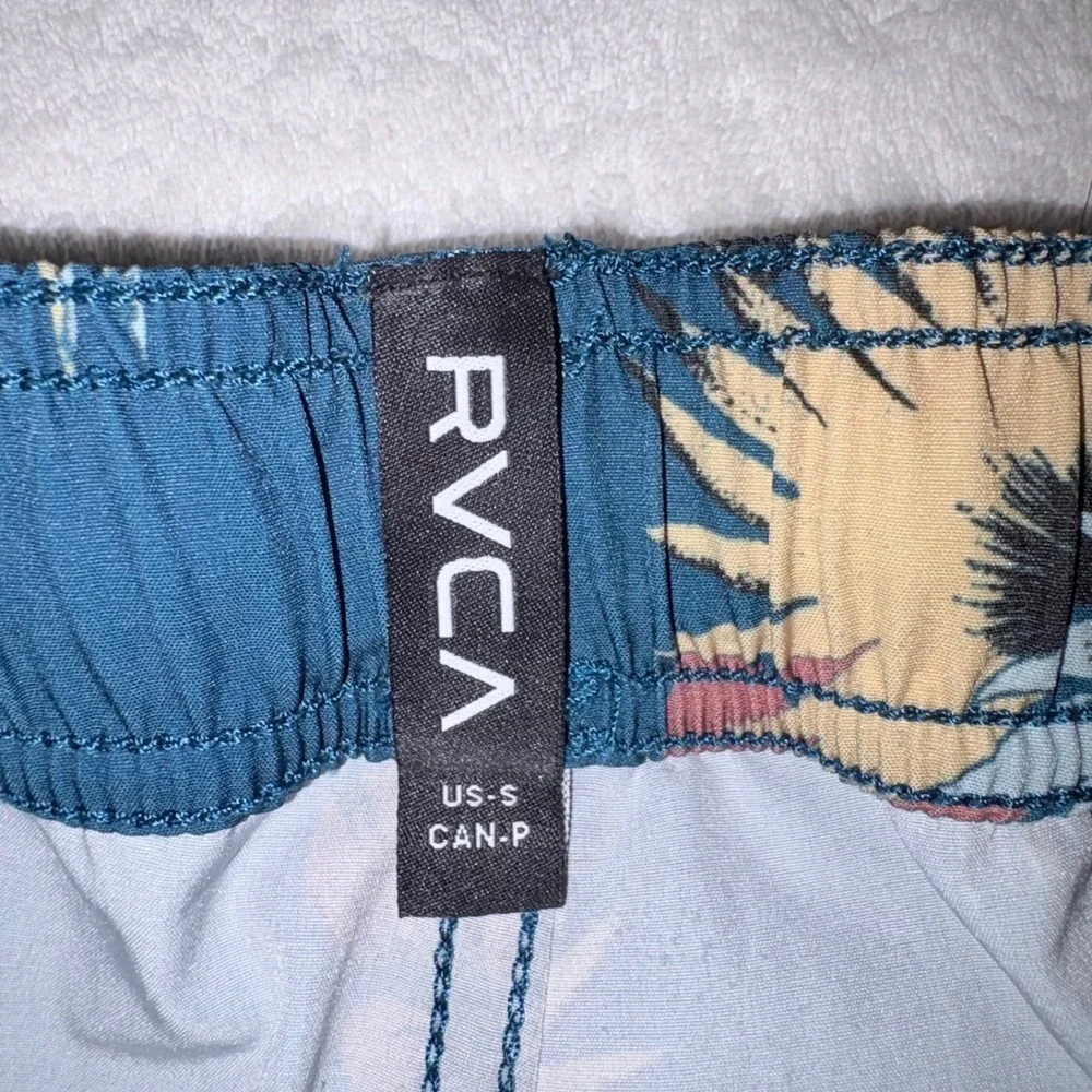 RVCA‎ Boardshorts Mens Small Blue Floral Tropical VA Elastic Waist Swim Trunks